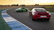 Компания Porsche открыла приём заказов на спорткары 718 с атмосферным мотором 4.0 и роботизированной трансмиссией PDK. Отныне за доплату 3200-3700 долларов новой преселективной коробкой передач можно оснастить все «трековые» модели 718 — Cayman GT4, Boxst